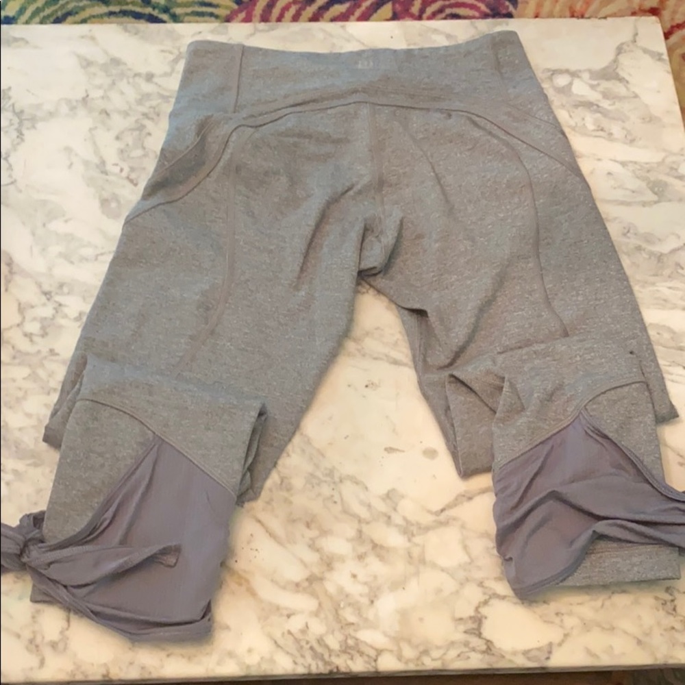 Cutest lululemon tie wunder under crops